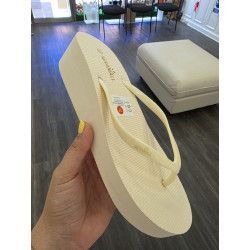 CHANCLA CON CUÑA BEIGE