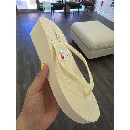 CHANCLA CON CUÑA BEIGE