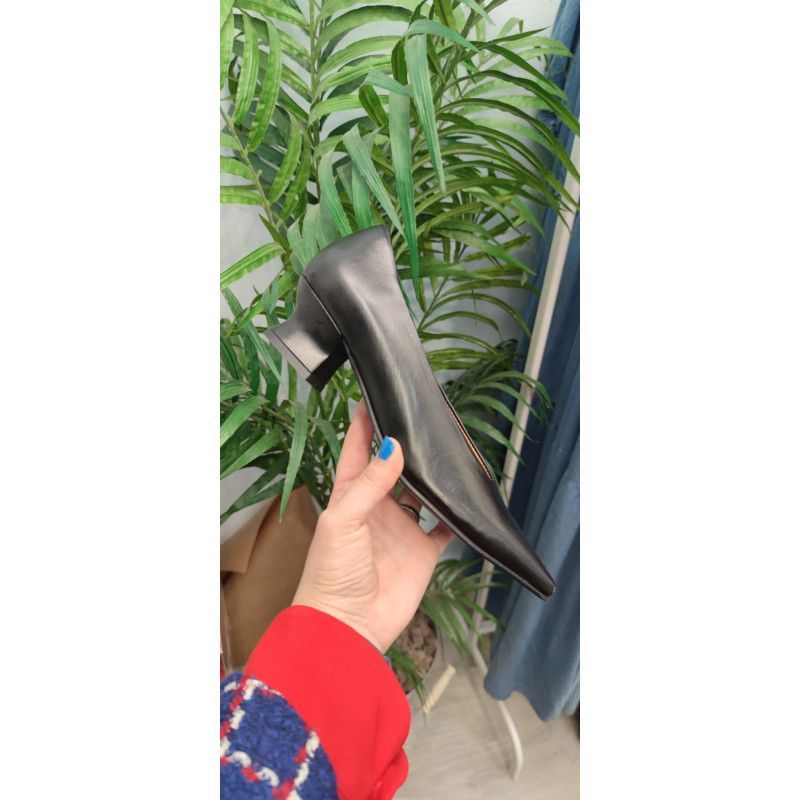 Zapato de salón negro con puntera cuadrada – Tacón 5 cm