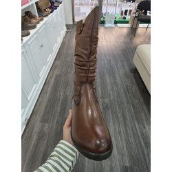 BOTA ALTA DE PIEL CON ELÁSTICO CUERO