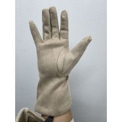 GUANTE PUNTO RIZO. BOTONES. BEIGE