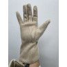 GUANTE PUNTO RIZO. BOTONES. BEIGE