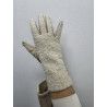 GUANTE PUNTO RIZO. BOTONES. BEIGE
