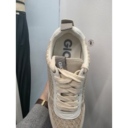 DEPORTIVA MARCA GIOSEPPO CON CUÑA