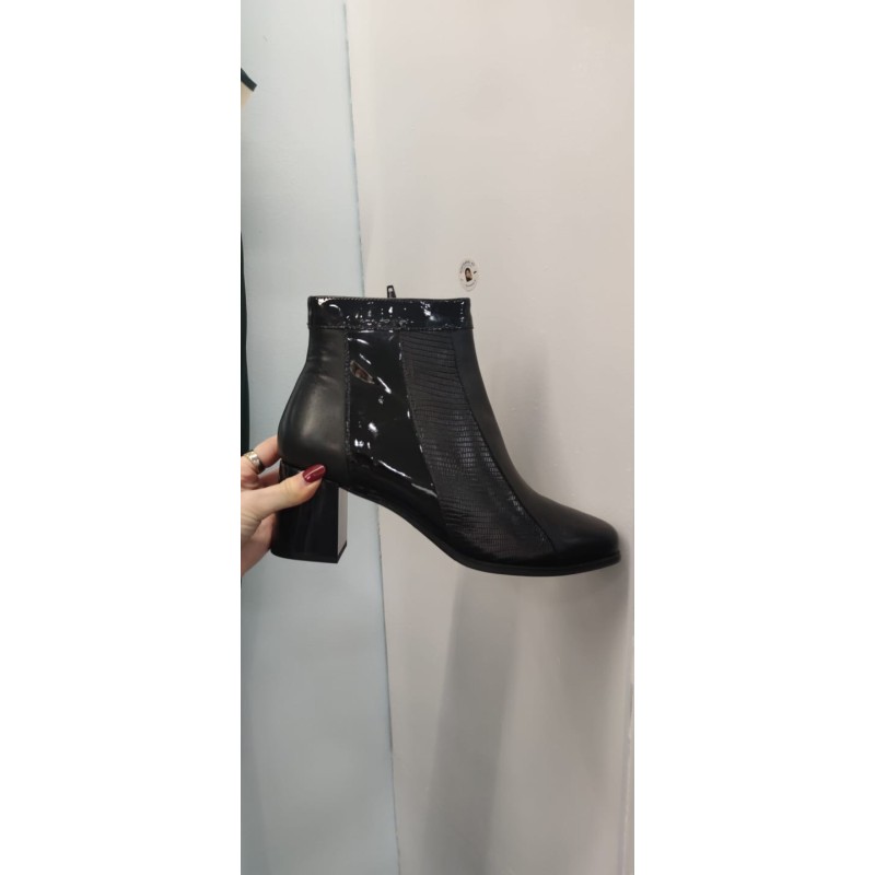 Bota de Cuero Negra para Mujer | Elegancia, Comodidad y Estilo