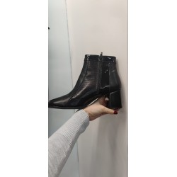BOTA DE CUERO NEGRA