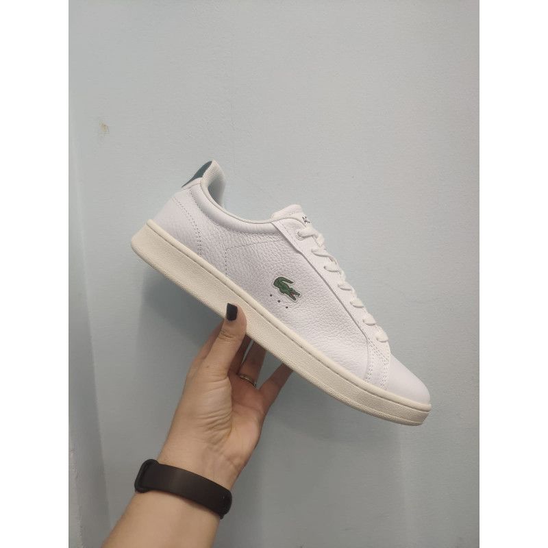 Deportiva de Piel Blanca con Contrafuerte Verde – Estilo y Comodidad
