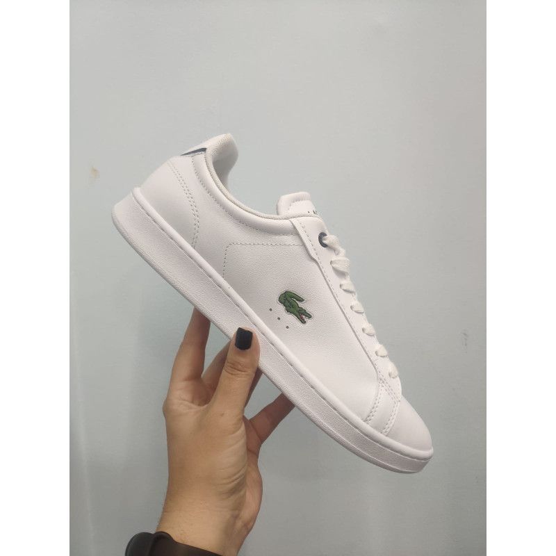 Deportiva de Piel Blanca con Línea Azul en el Contrafuerte – Estilo y Comodidad