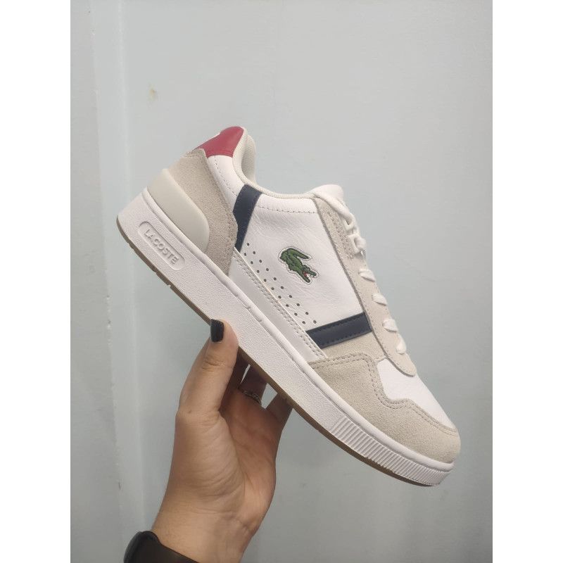 Deportiva de Piel con Detalles en Azul, Rojo y Beige – Confort y Estilo