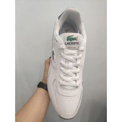 Zapatilla Blanca con Contrafuerte Verde – Comodidad y Estilo