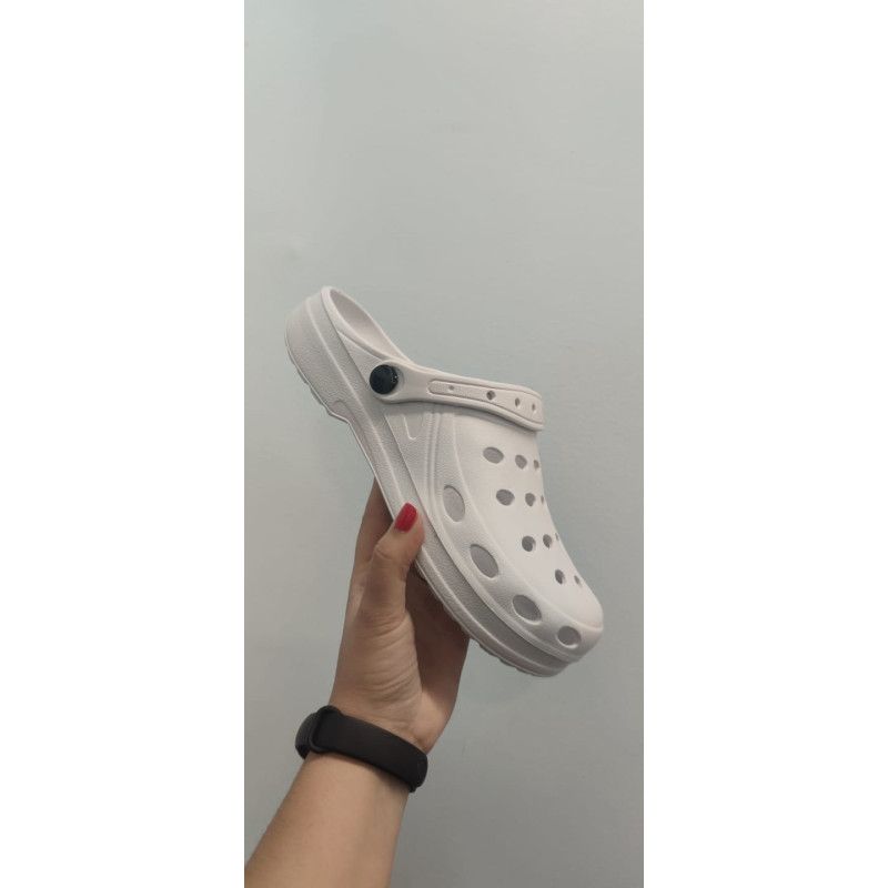 Crocs Blancas | Comodidad, Ligereza y Estilo para el Día a Día