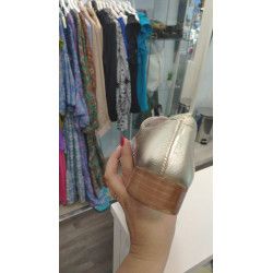 ZAPATO DE SALÓN DORADO