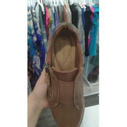 Zapato Clarks de Cuero con Cierre Cremallera – Estilo y Comodidad