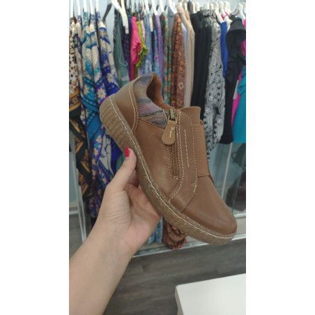 Zapato Clarks de Cuero con Cierre Cremallera – Estilo y Comodidad