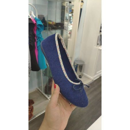 Zapatilla de Andar por Casa Tipo Bailarina Azul – Confort y Estilo en Casa