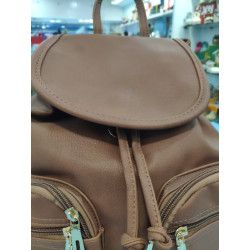 Mochila Marrón con Varios Compartimentos – Estilo y Funcionalidad