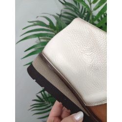 BOTÍN DE PIEL CON ESTAMPADO DE VACA