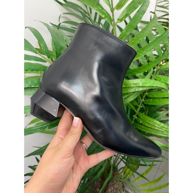 BOTÍN PUNTA NEGRO PIEL