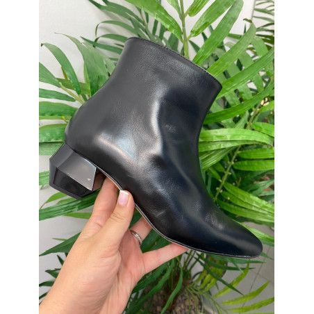 BOTÍN PUNTA NEGRO PIEL