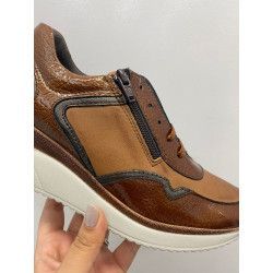 Zapato Deportivo Charol con Cremallera para mujer color CUERO